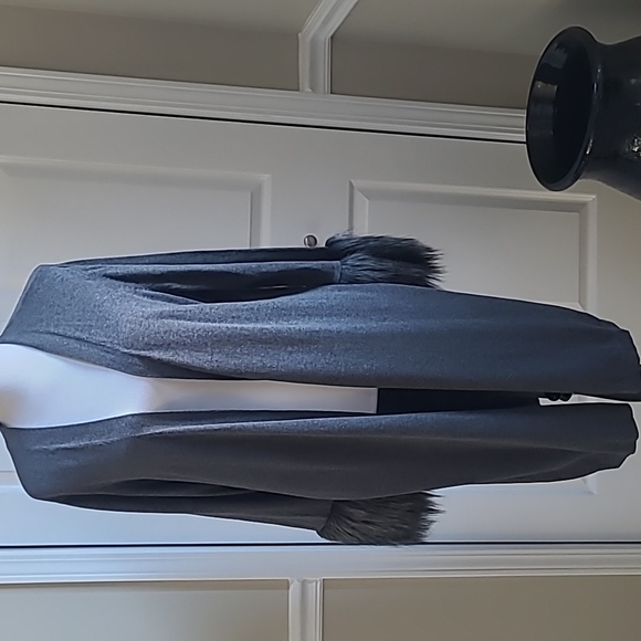 Vince Camuto Cardi w/Faux Fur Sleeves 2X NWT - Picture 1 of 6